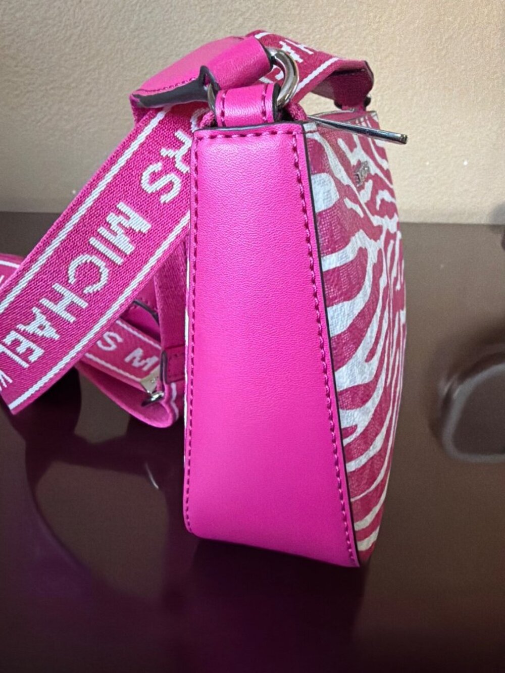 Michael Kors Pink Zebra Print Crossbody Purse 3-Pc Coin Earbud Set - Like New - Picture 10 of 16